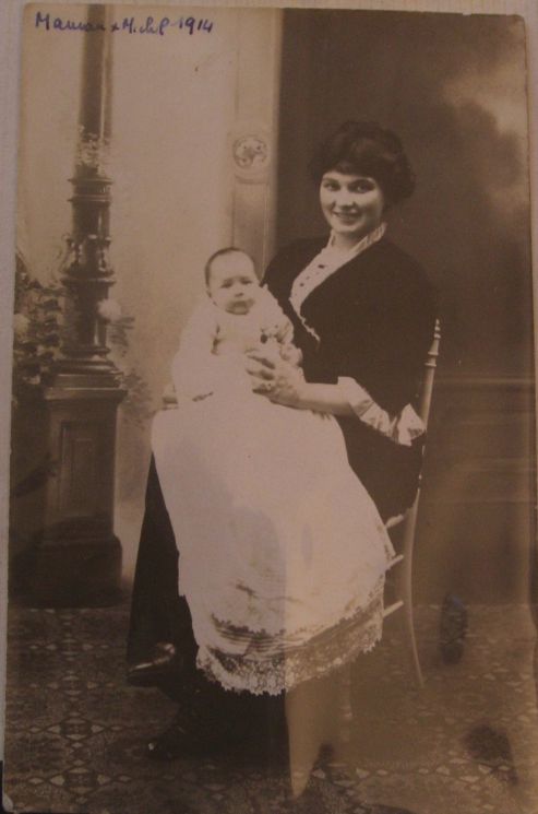 Yvonne et le petit Michel à Transières en 1914