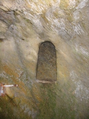 Niche creusée à l'entrée du souterrai