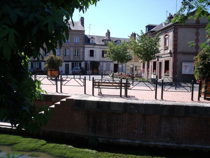 Place Albert Harel à la Rivière-Saint-Sauveur